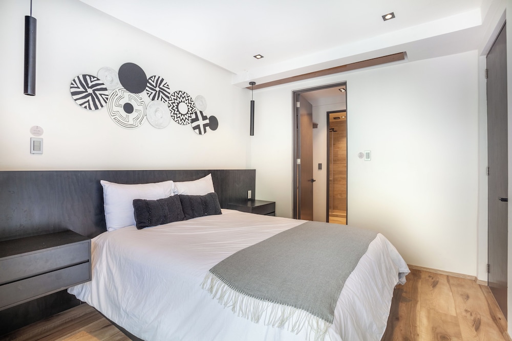 Family Apartment, Multiple Beds, Refrigerator, City View photo 2