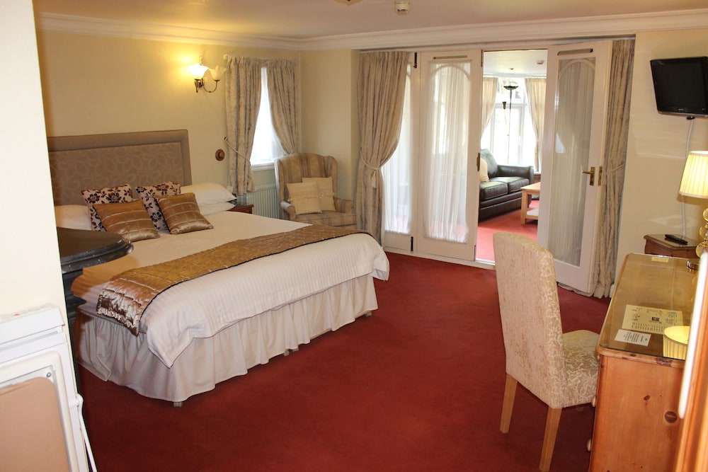 Classic Suite (Breakfast Excluded) with Sofa Bed Max 4 pax, extra charge 25£ per person photo 3