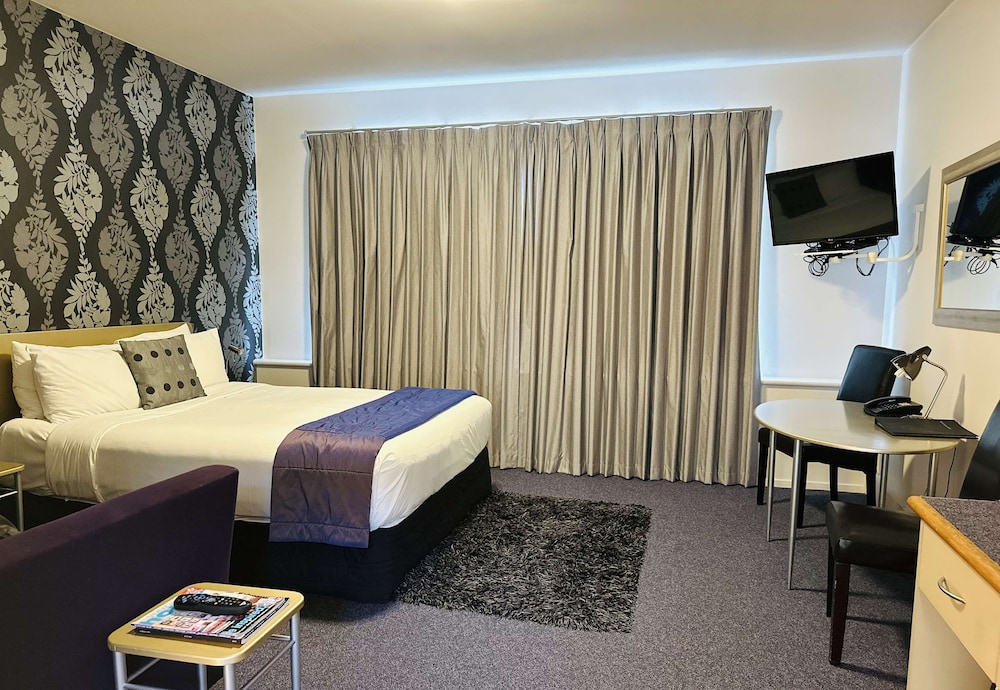 Standard Room, 1 Queen Bed, Non Smoking, Microwave