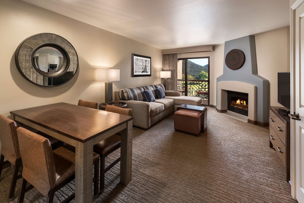 Suite, 1 King Bed, Golf View