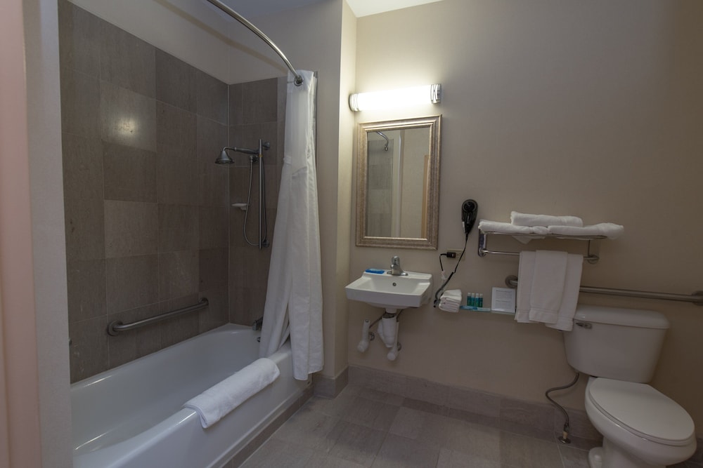 2 Queen Beds, Accessible (Comm, Accessible Tub) - Photo 2