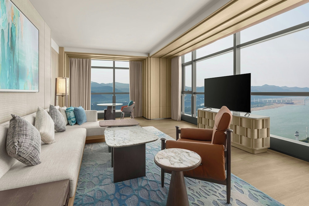 Comfort Room, 1 King Bed, River View