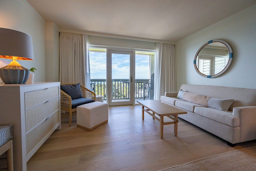 Superior Room, 1 King Bed with Sofa bed (Gulf View Guest Room 3rd Floor) photo 3
