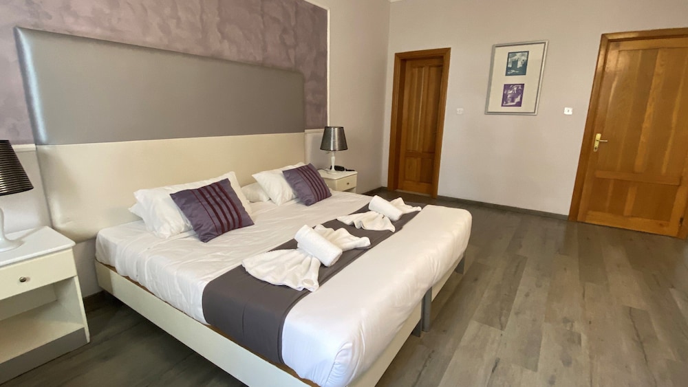 Standard Double or Twin Room (for single use) - Photo 1