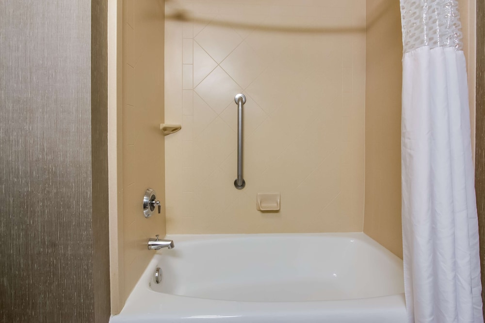 Room, 2 Queen Beds - Photo 6