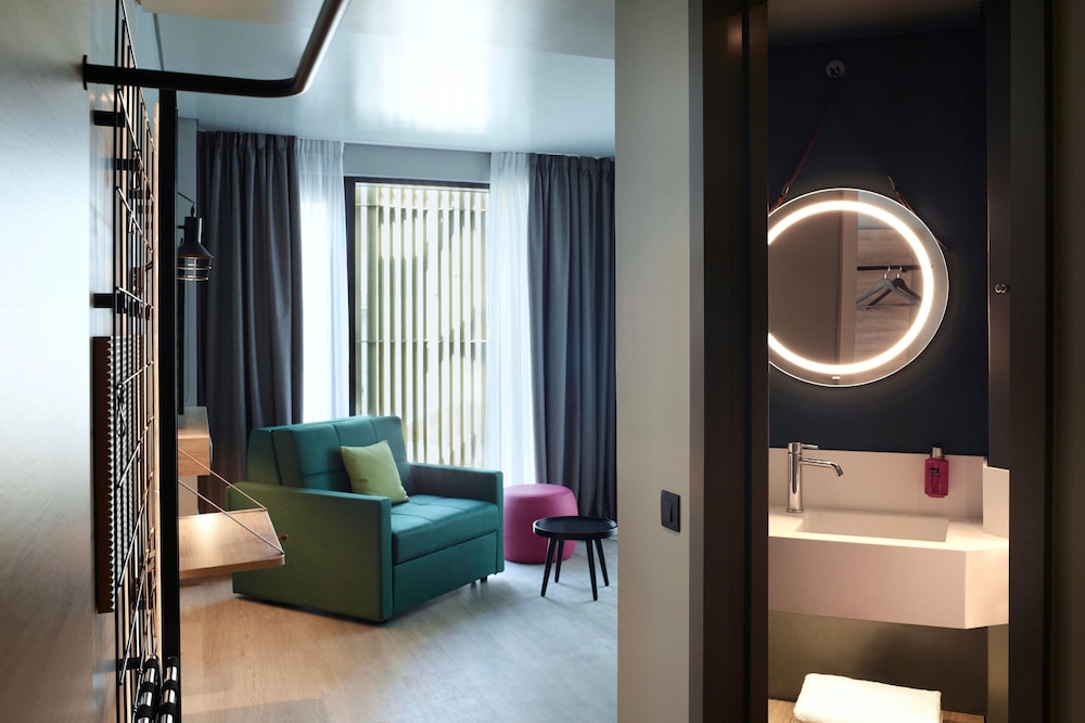 Room, 1 Queen Bed with Sofa bed, City View