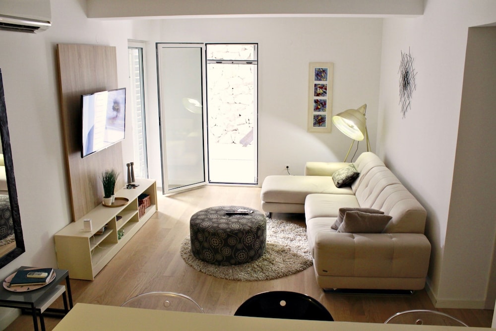 Basic Apartment, Multiple Beds, Courtyard View