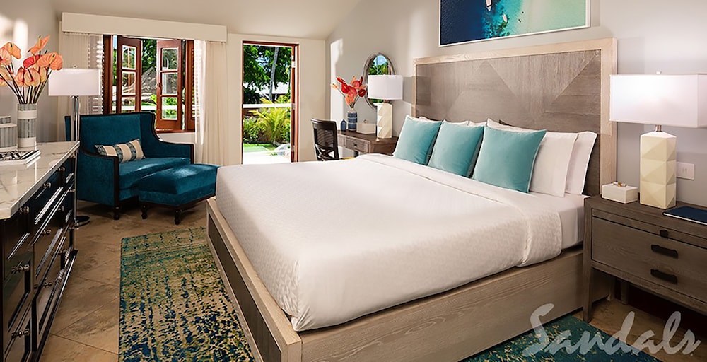 Luxury Room, 1 Bedroom, Garden View (Crystal Lagoon Poolside Luxury) photo 3