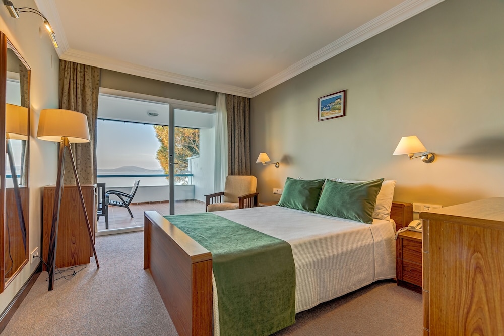 Suite, Sea View