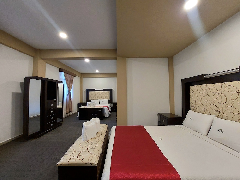 Quadruple Room, 2 Queen Beds photo 2