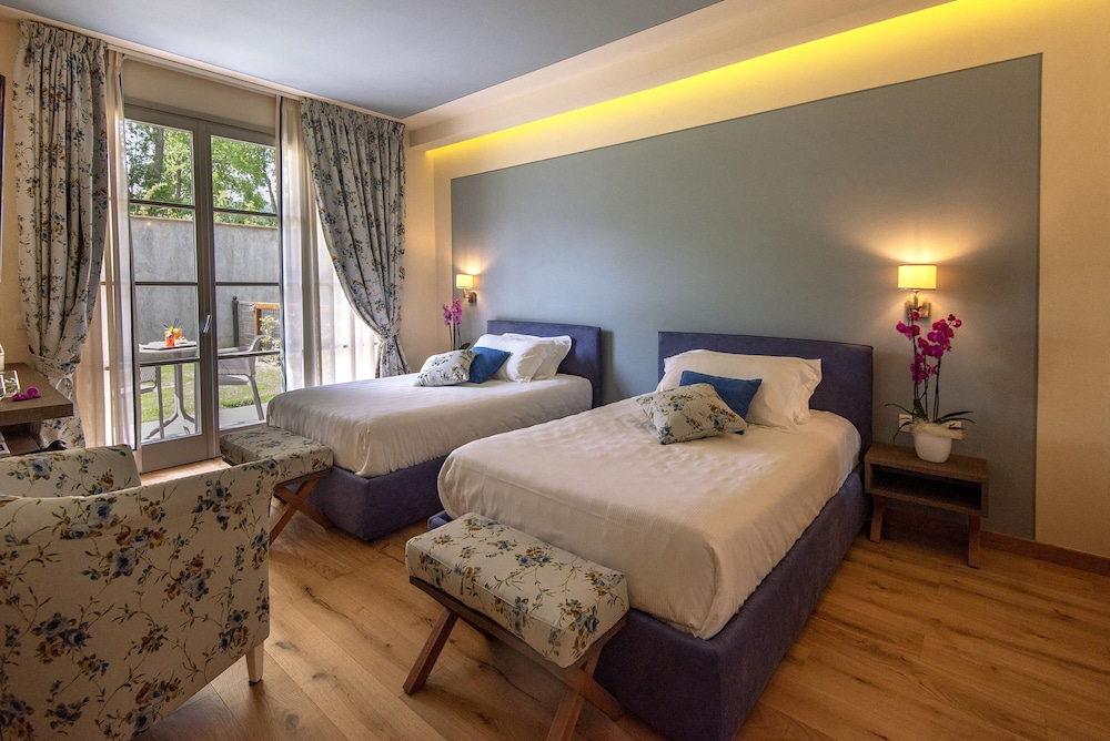 Suite, Multiple Beds - Photo 1