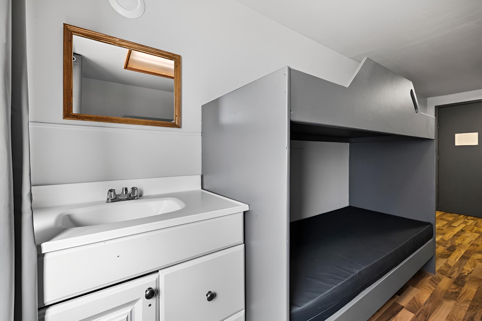 Economy Room, Multiple Beds photo 2