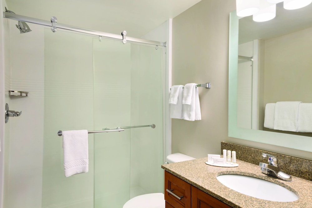 Studio, 1 Queen Bed with Sofa bed (Mobility Accessible, Roll-In Shower) - Photo 6