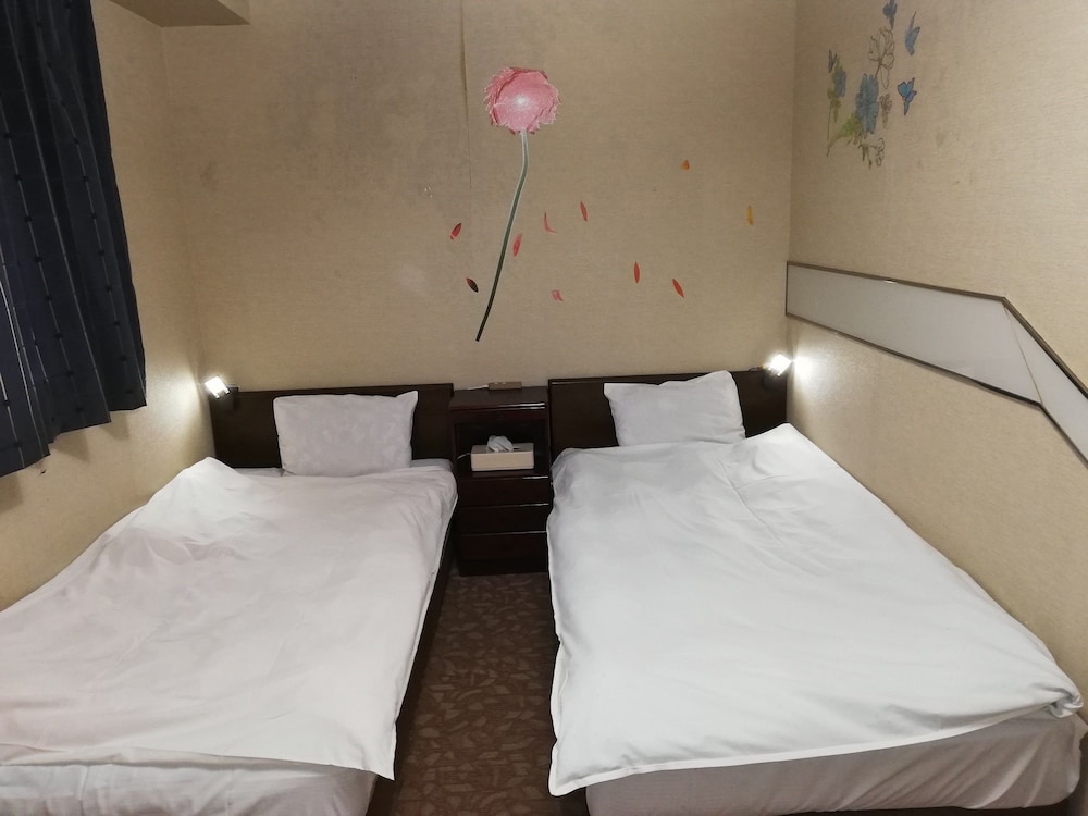 Twin Room with Bathroom photo 1