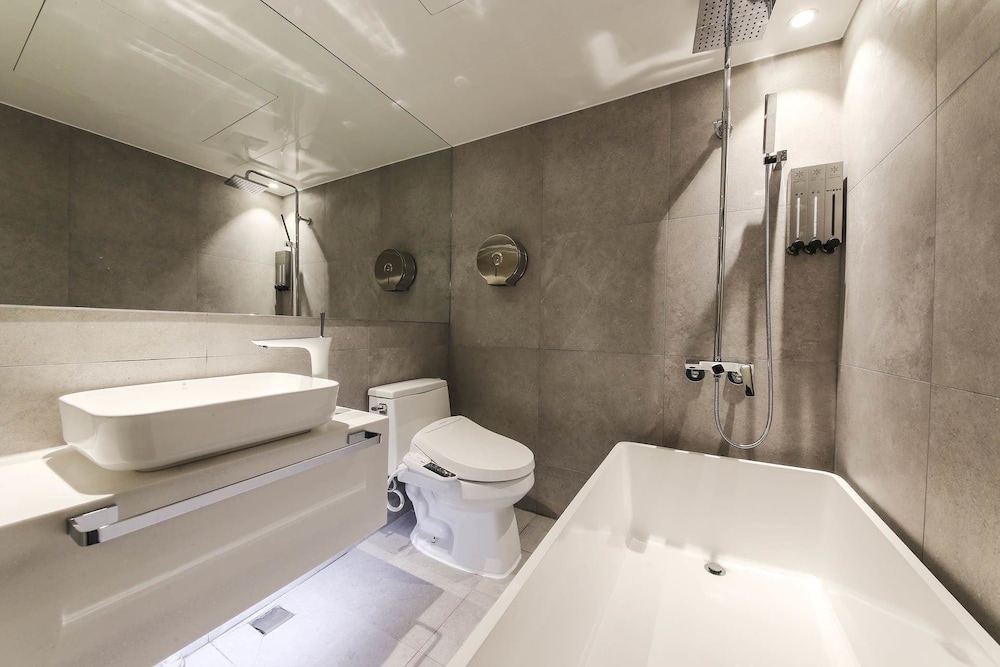Deluxe Room - Photo 13