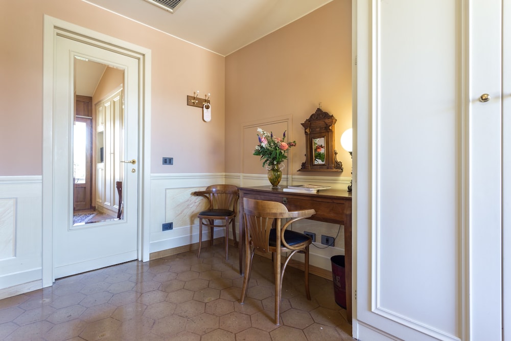 Superior Double or Twin Room - Photo 10