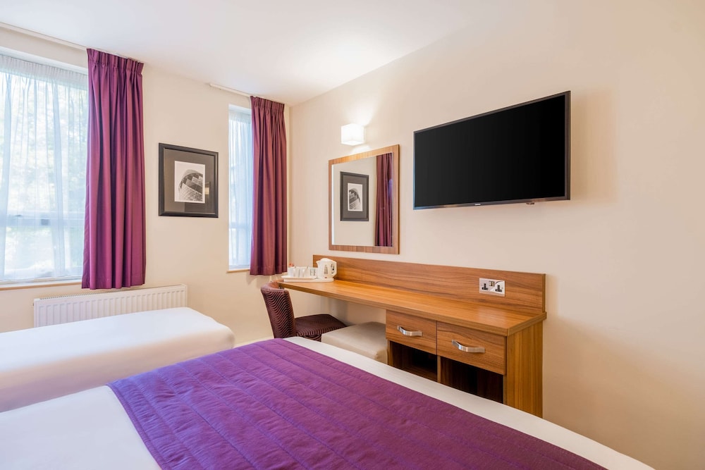 Standard Room, 1 Double Bed and 1 Single Bed photo 3