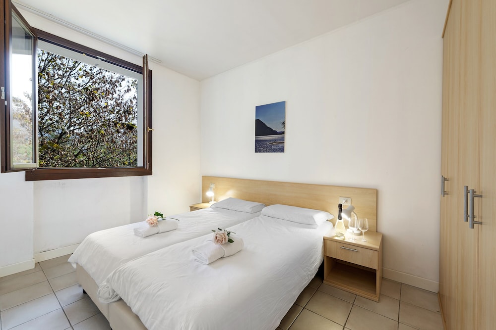 Family Apartment, 1 Bedroom, Beachside (Porto Letizia Beethoven 6)