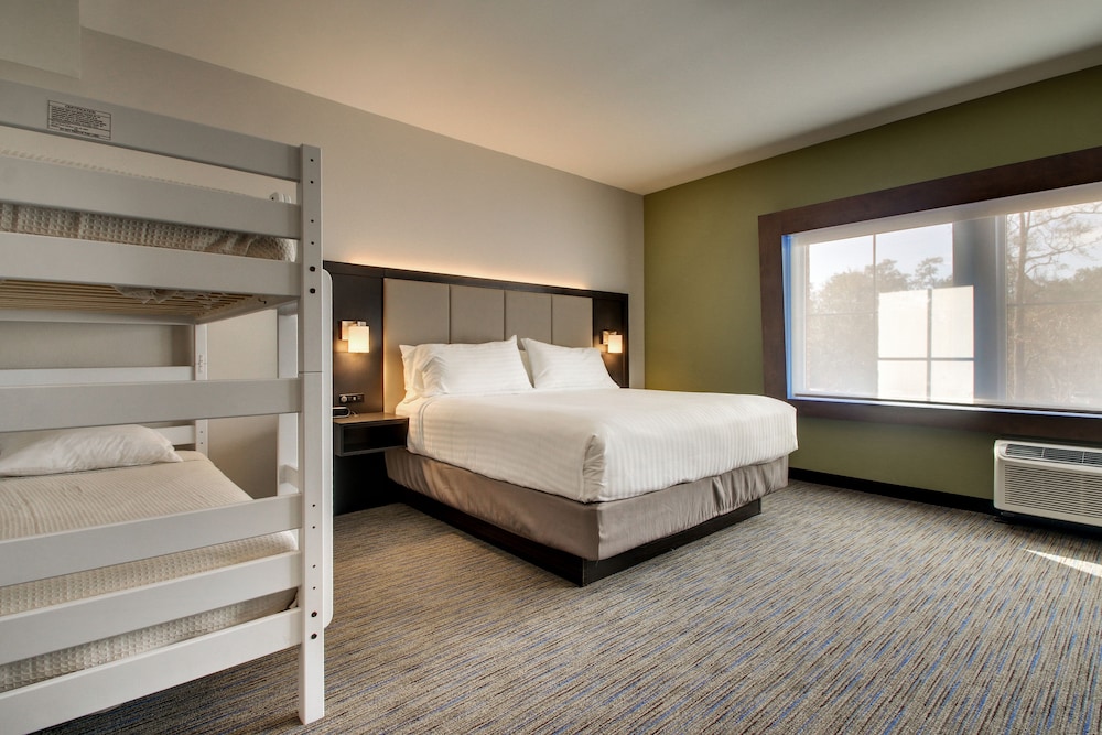 Suite, Multiple Beds (Additional Living Area)