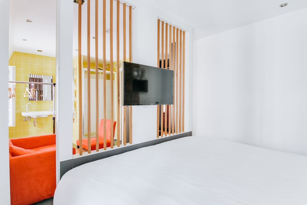 Double Room thumbnail 5