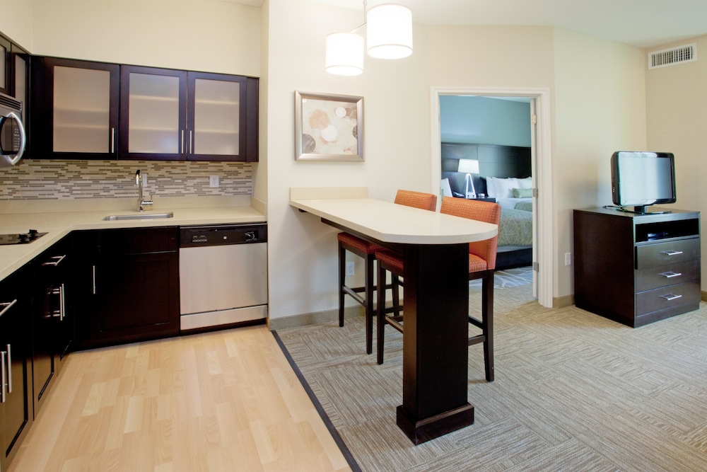 Suite, 2 Bedrooms, Kitchen - Photo 11