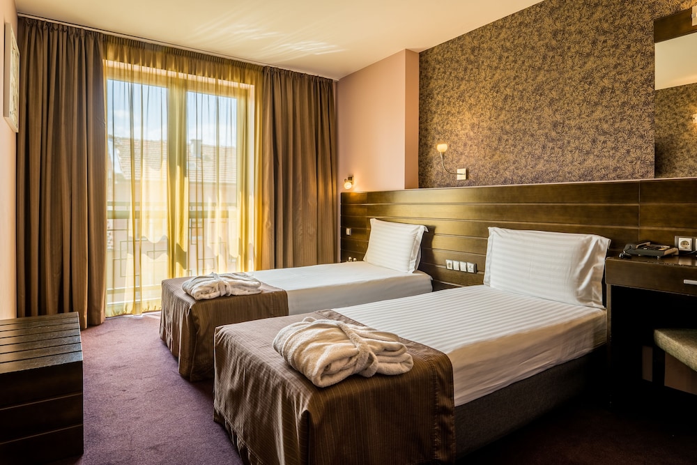 Standard Room, 2 Twin Beds (15% off in the restaurant) - Photo 1