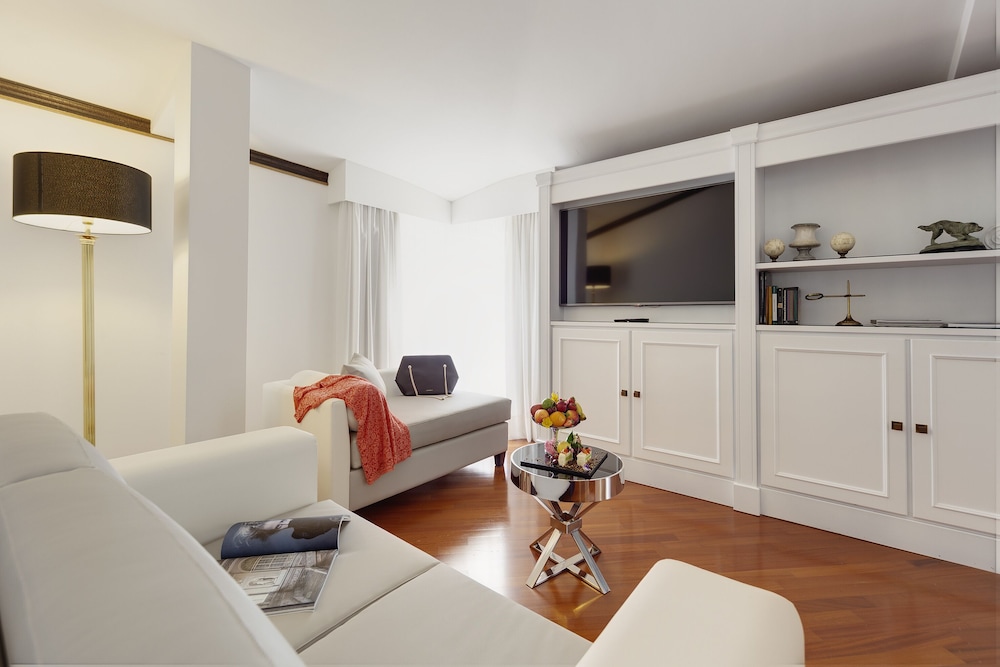 The Level Ambassador Suite and Lounge Access - Photo 11
