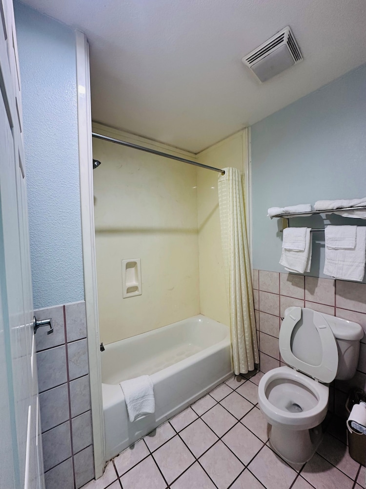 Deluxe Room, 2 Queen Beds, Non Smoking photo 3