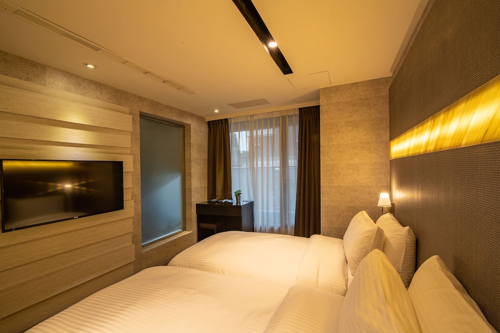 Deluxe Twin Room, 2 Twin Beds, City View photo 3
