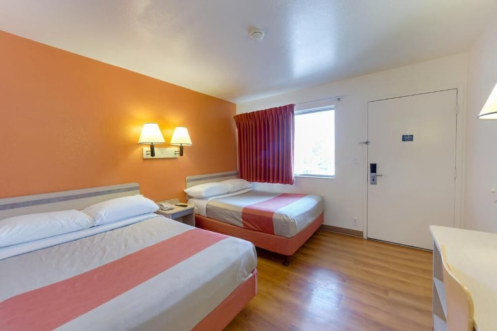 Standard Room, 2 Double Beds, Non Smoking