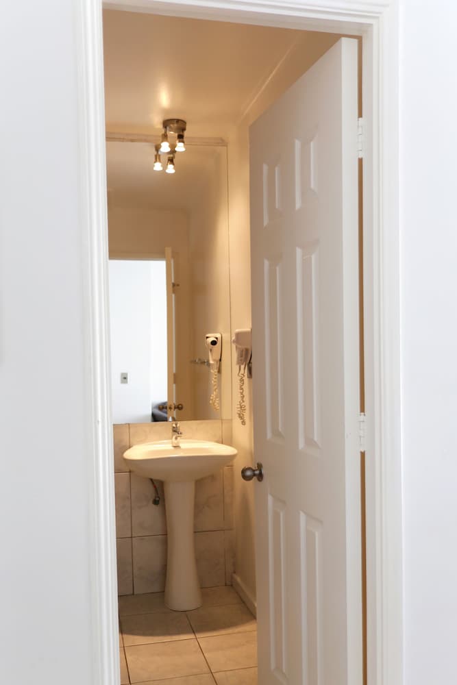 Basic Single Room, 1 Bedroom photo 2
