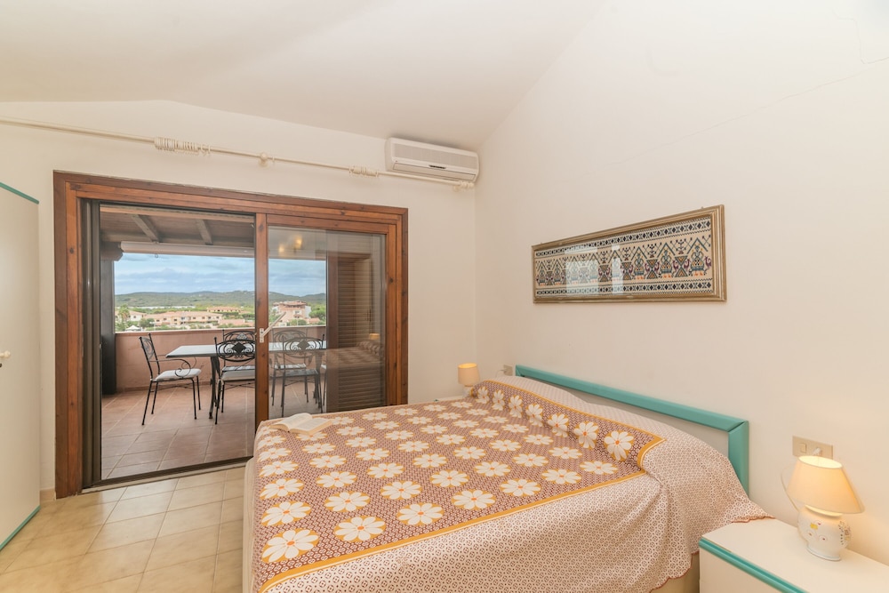 Standard Apartment, 3 Bedrooms, 2 Bathrooms (I Fari 48 600mt From The Beach)
