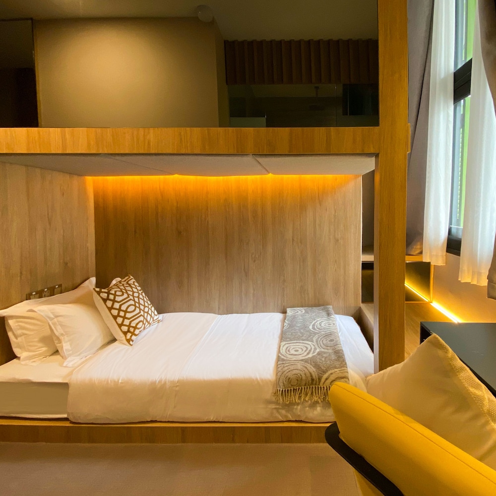 Cabin M, Window, Private Bathroom