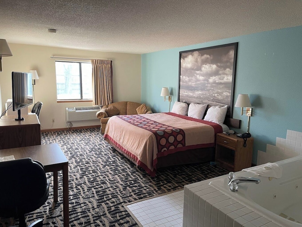 King Bed with Jetted Tub - Photo 5