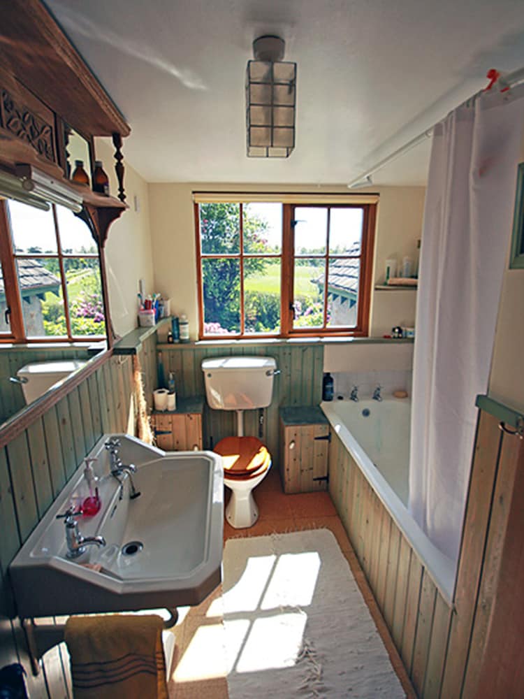 Single Room, Shared Bathroom photo 3