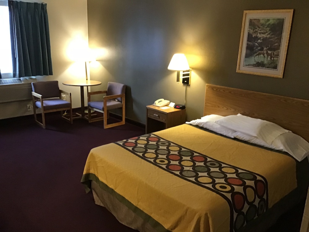 Room, 1 Queen Bed, Accessible Room, Non-Smoking, Refrigerator & Microwave - Photo 2