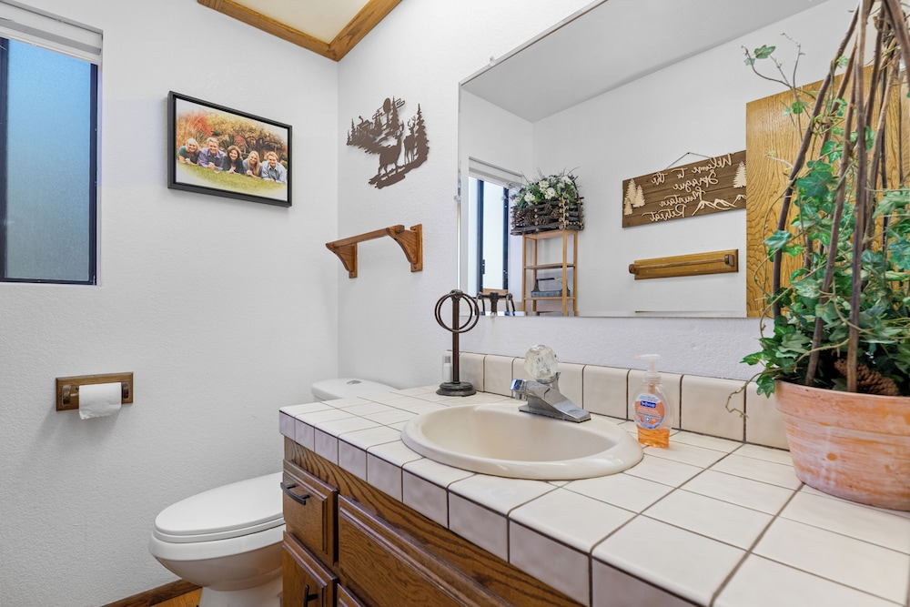 House, Multiple Beds, Hot Tub, Mountain View photo 2