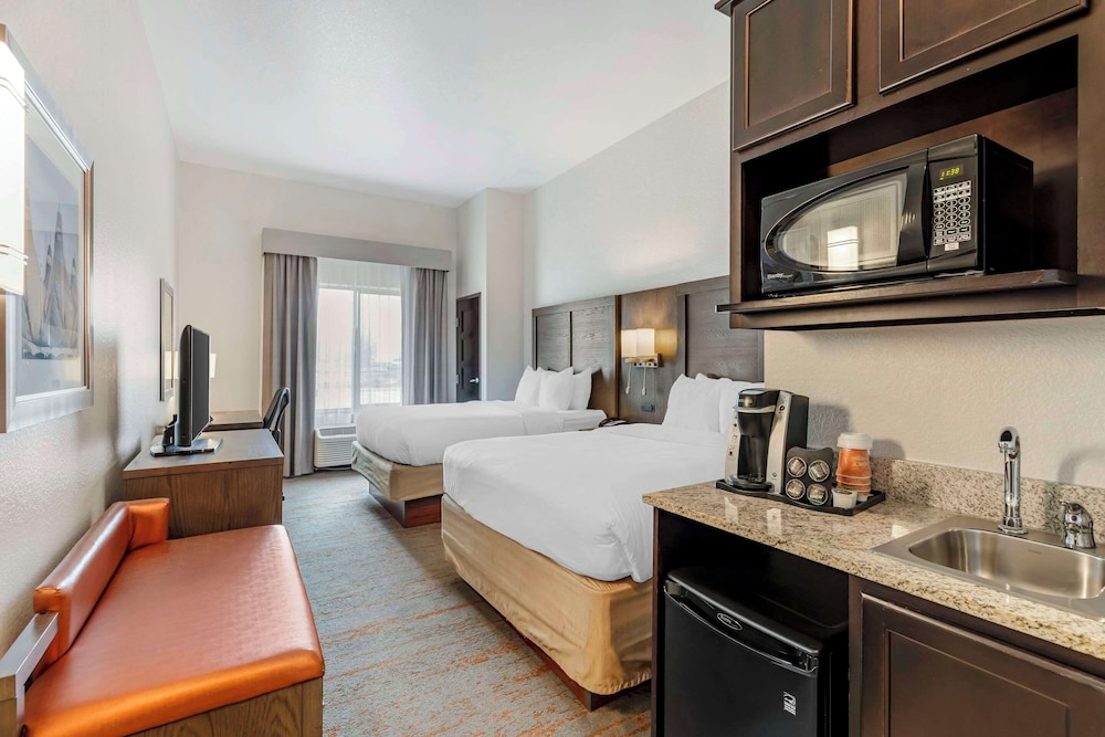 Suite, Multiple Beds, Non Smoking photo 3