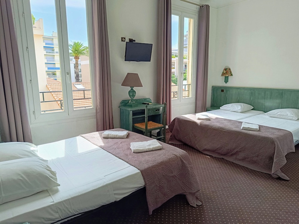 Deluxe Room - Photo 2