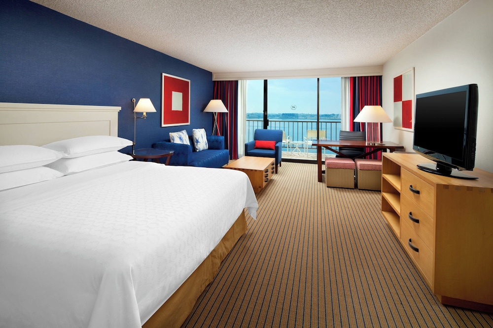 Deluxe Room, 1 King Bed, Balcony, Tower (Marina View) - Photo 3