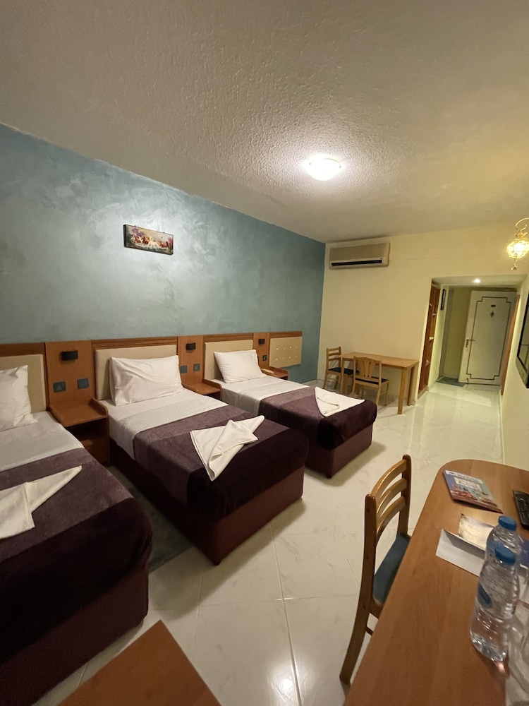 Deluxe Quadruple Room photo 3