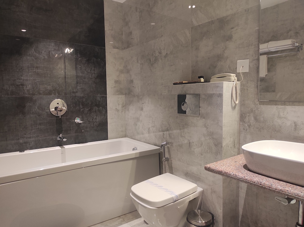 Suite - Photo 3