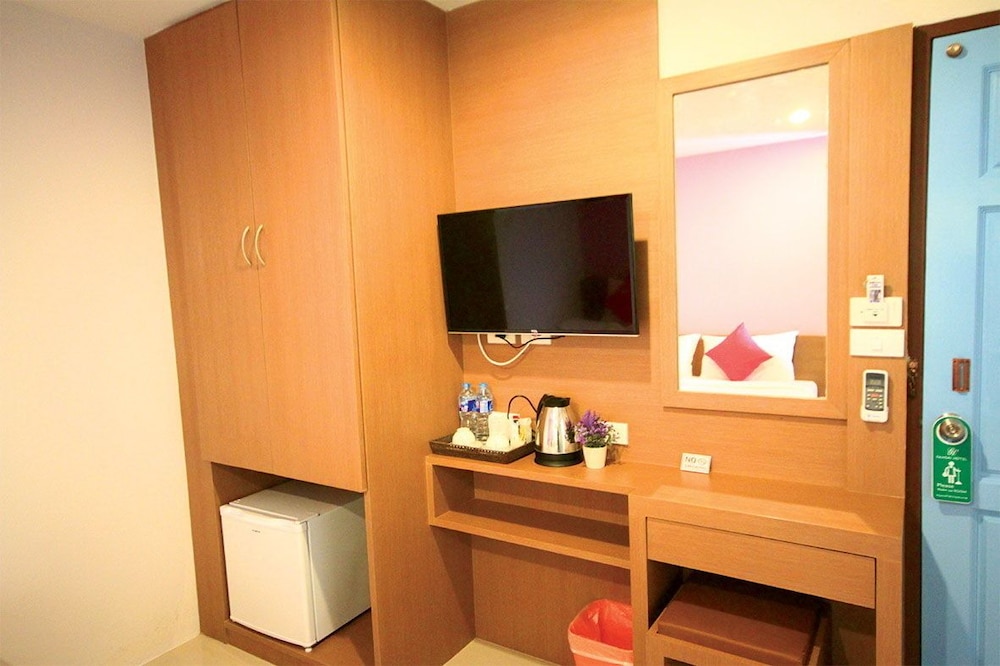 Standard Double Room, No Window photo 3