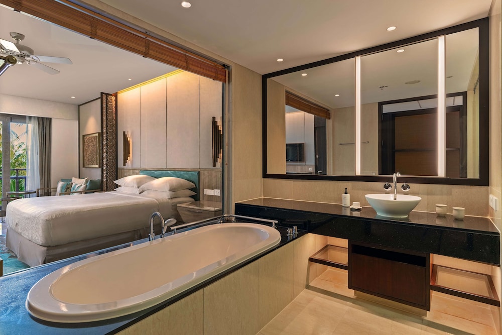 Deluxe Room, 1 King Bed, Pool View - Photo 9
