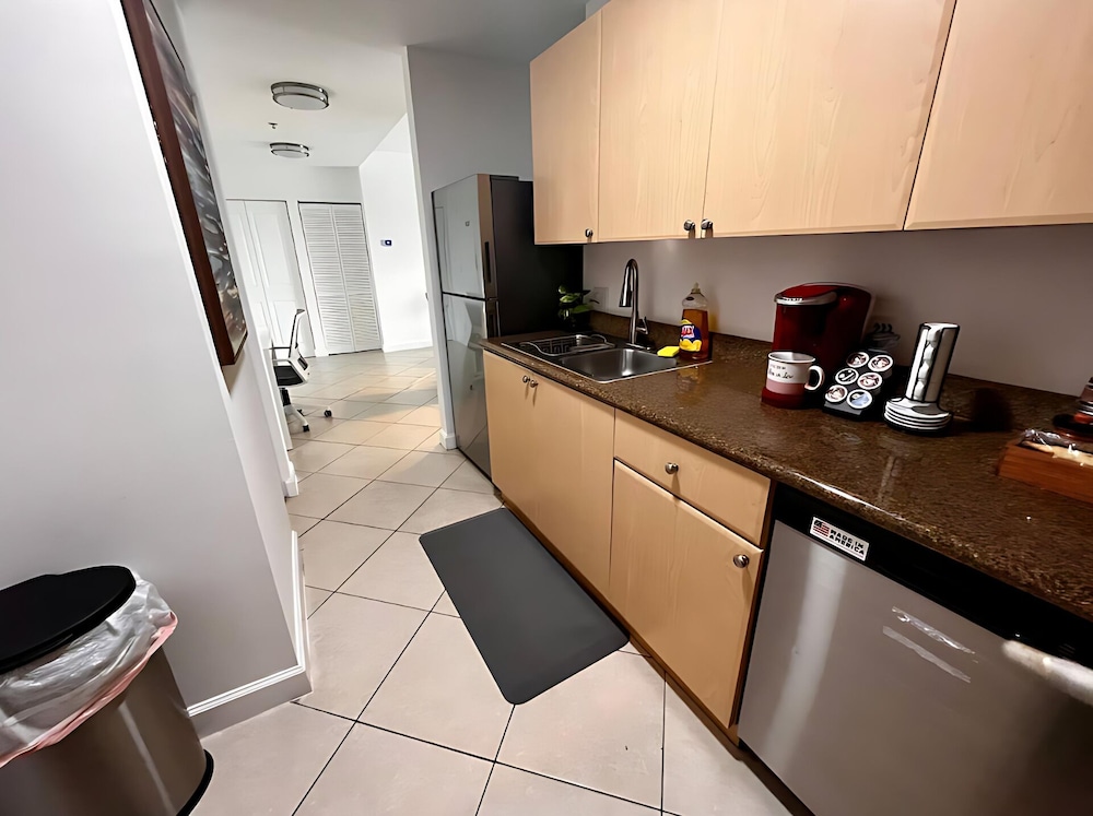 Fabulous 1 Bedroom 1 Bathroom Apartment photo 3