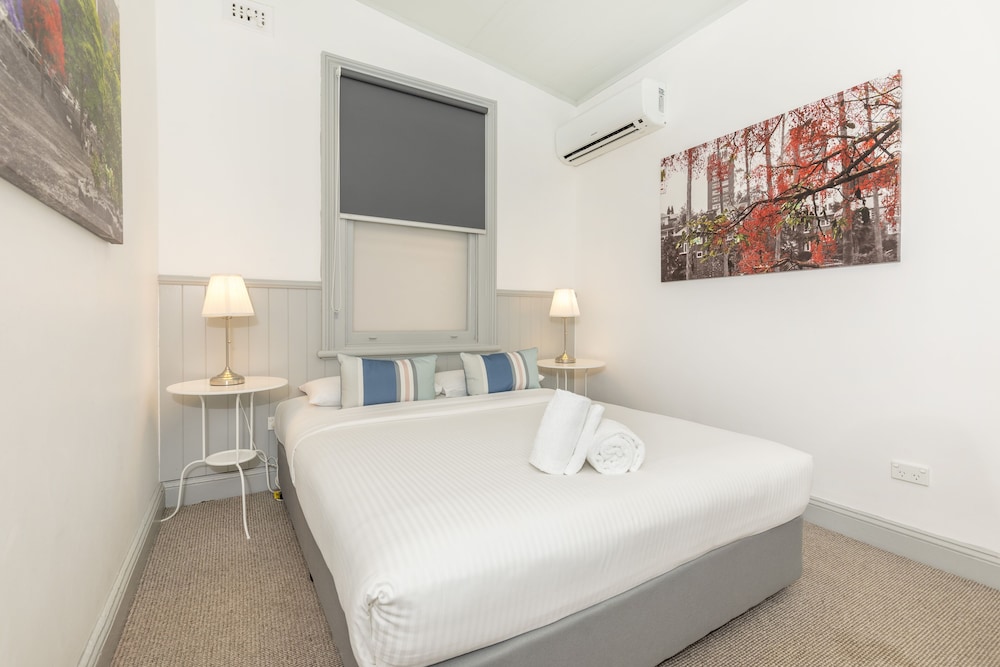 Queen Room, Shared Bathroom