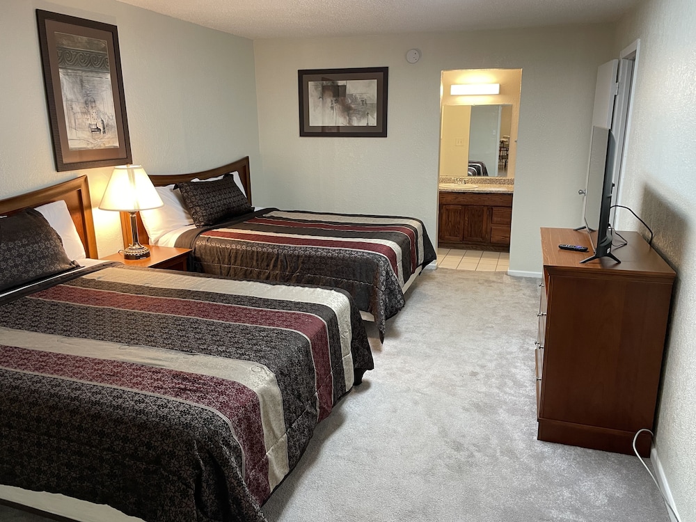Newly remodeled rooms, 2 Queen Beds, Non-smoking, Not Pet Friendly - Photo 3