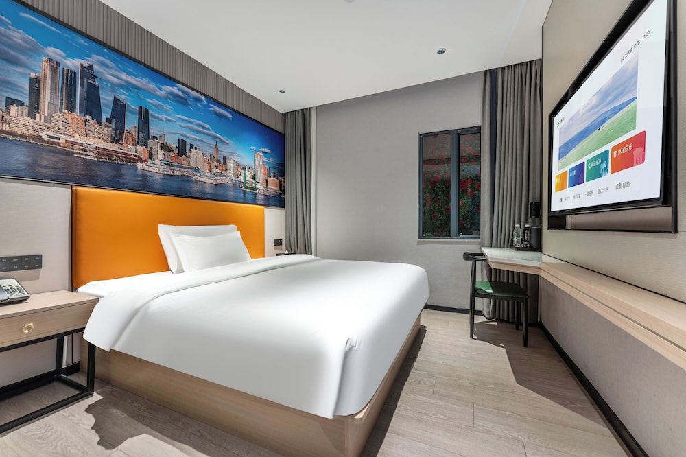 Economy Room, 1 King Bed, No Windows