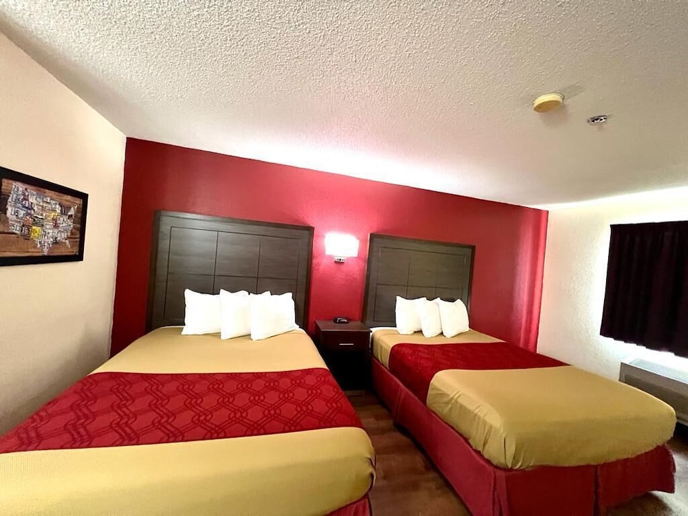 Standard Room, 1 Queen Bed, Non Smoking - Photo 4