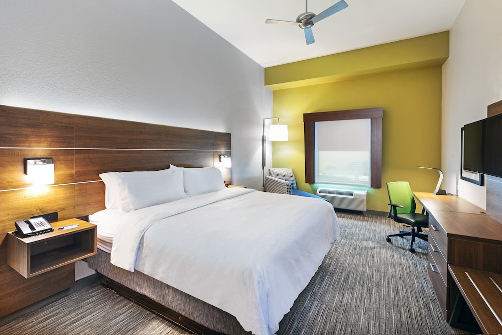 Standard Room, 1 King Bed - Photo 1